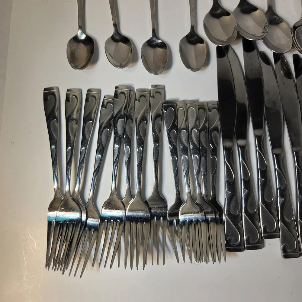 Oneida Stainless Tuscany Flatware Knives, Forks, Spoons, 35 Serving PCs